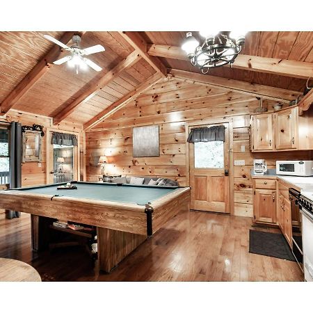 Peekaboo With Hot Tub, Pool Table, And Jacuzzi Villa Pigeon Forge Dış mekan fotoğraf