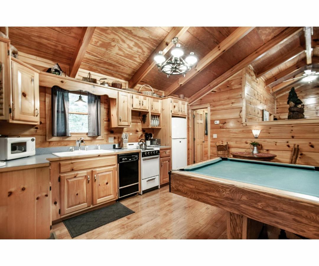 Peekaboo With Hot Tub, Pool Table, And Jacuzzi Villa Pigeon Forge Dış mekan fotoğraf