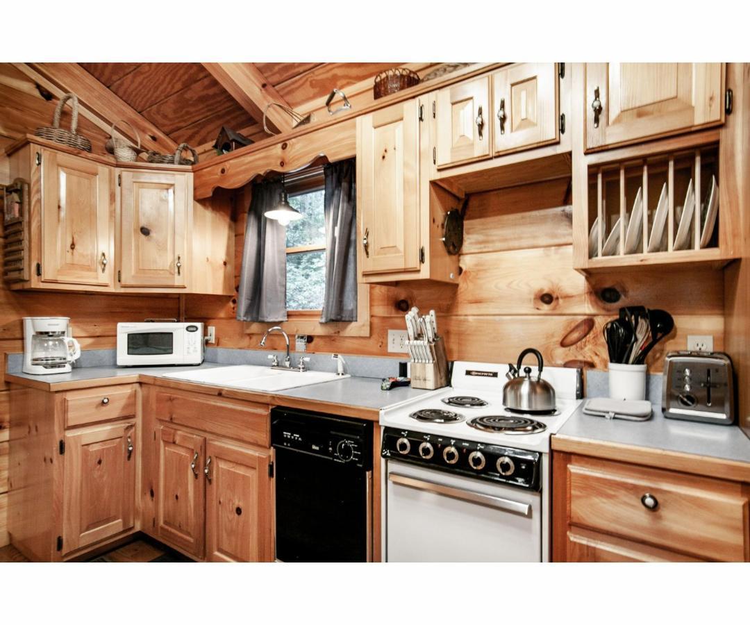 Peekaboo With Hot Tub, Pool Table, And Jacuzzi Villa Pigeon Forge Dış mekan fotoğraf