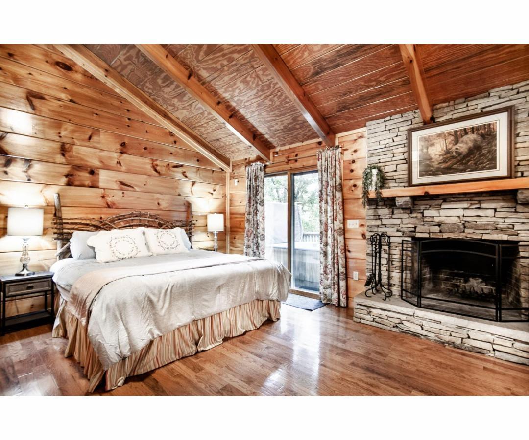 Peekaboo With Hot Tub, Pool Table, And Jacuzzi Villa Pigeon Forge Dış mekan fotoğraf