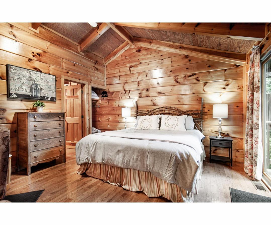 Peekaboo With Hot Tub, Pool Table, And Jacuzzi Villa Pigeon Forge Dış mekan fotoğraf