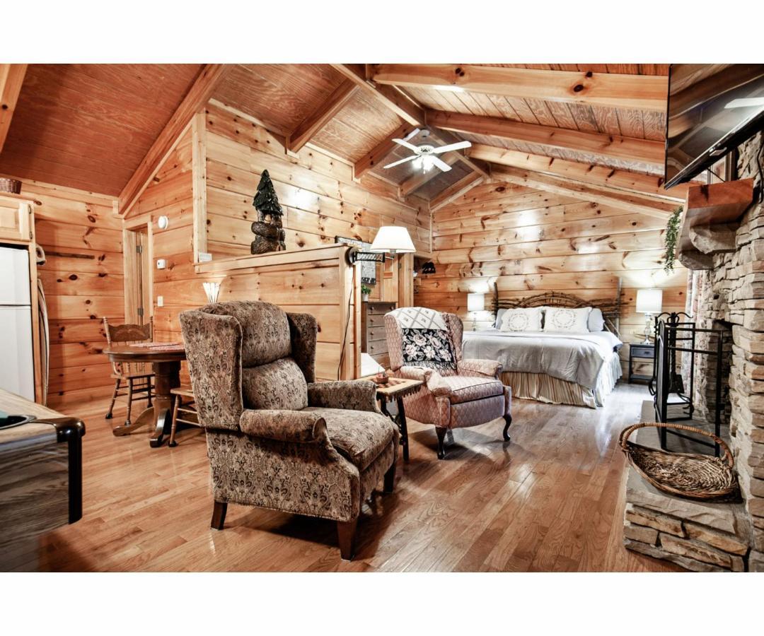 Peekaboo With Hot Tub, Pool Table, And Jacuzzi Villa Pigeon Forge Dış mekan fotoğraf