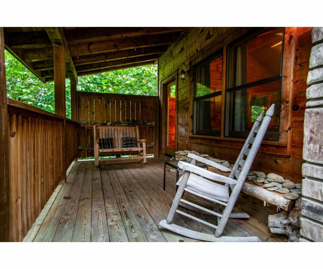 Peekaboo With Hot Tub, Pool Table, And Jacuzzi Villa Pigeon Forge Dış mekan fotoğraf