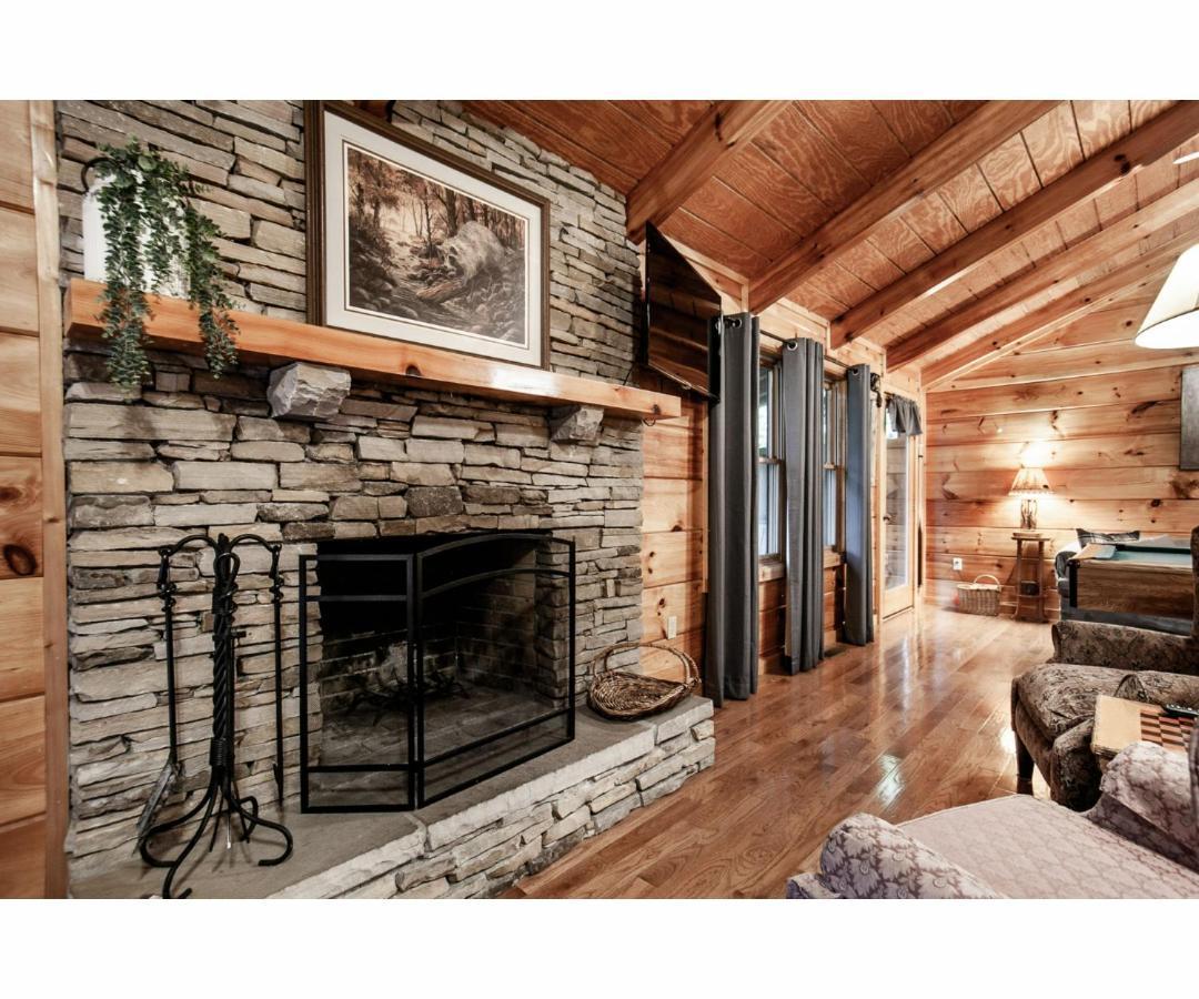 Peekaboo With Hot Tub, Pool Table, And Jacuzzi Villa Pigeon Forge Dış mekan fotoğraf