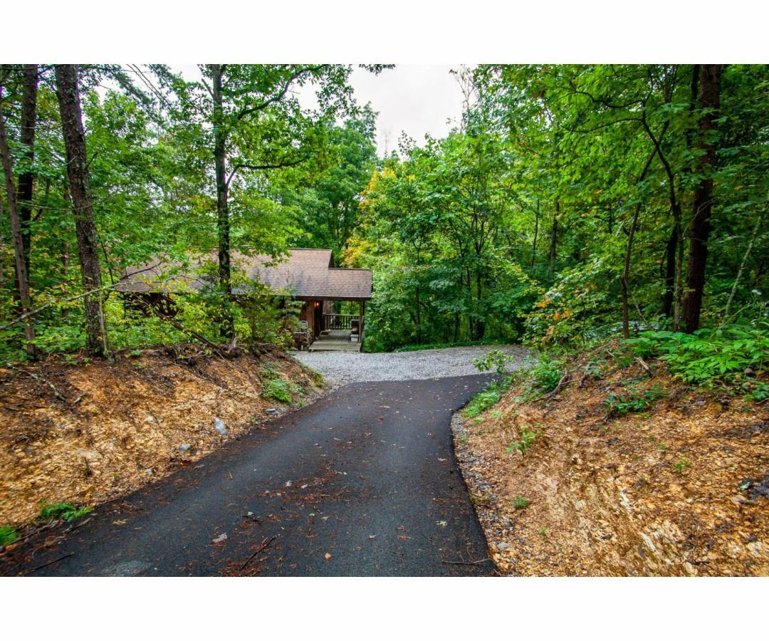 Peekaboo With Hot Tub, Pool Table, And Jacuzzi Villa Pigeon Forge Dış mekan fotoğraf