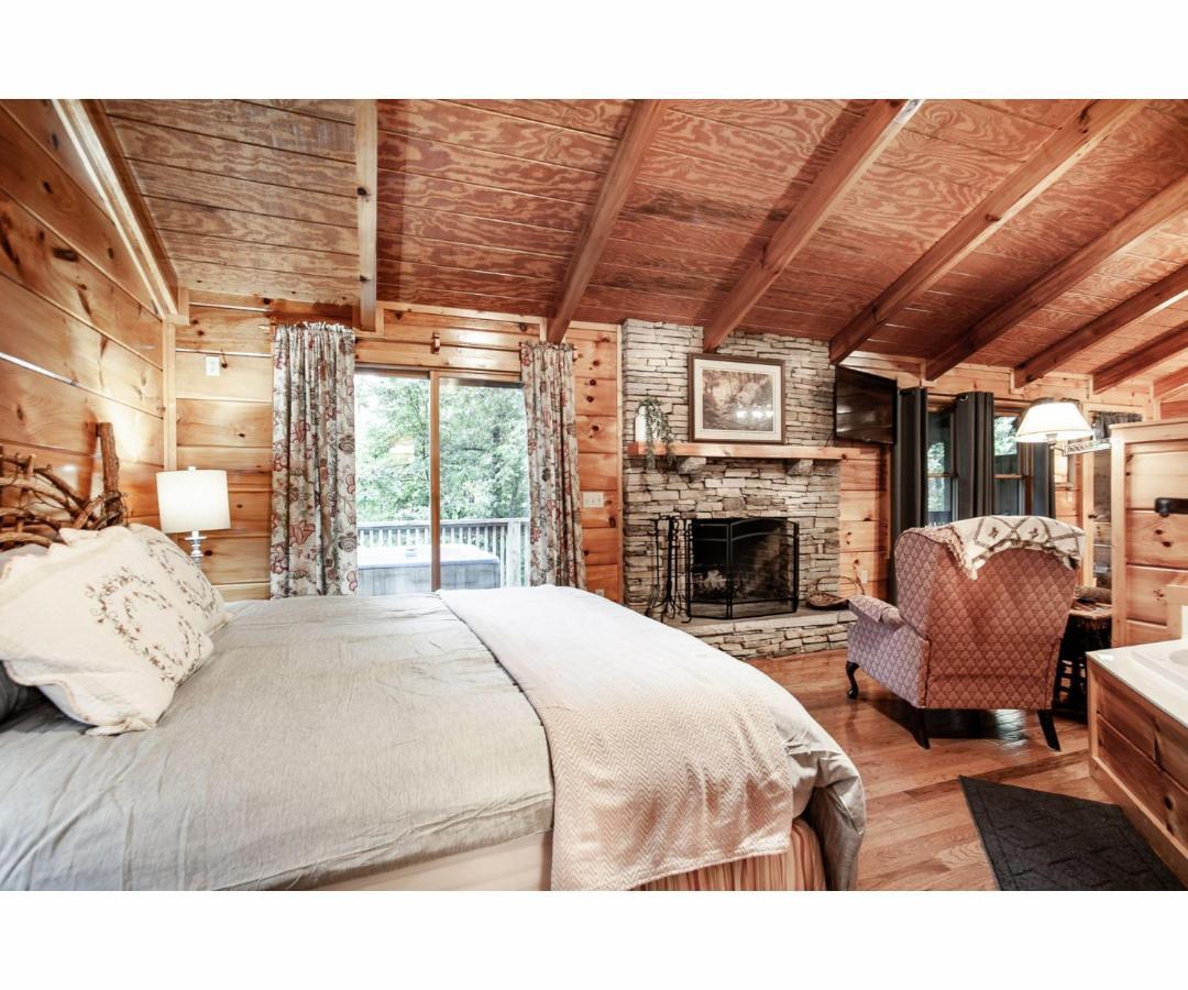 Peekaboo With Hot Tub, Pool Table, And Jacuzzi Villa Pigeon Forge Dış mekan fotoğraf
