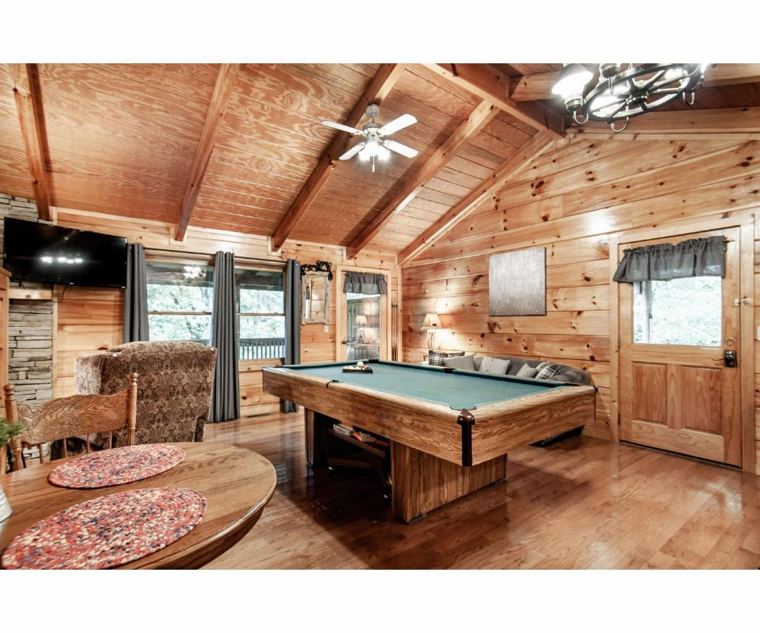 Peekaboo With Hot Tub, Pool Table, And Jacuzzi Villa Pigeon Forge Dış mekan fotoğraf