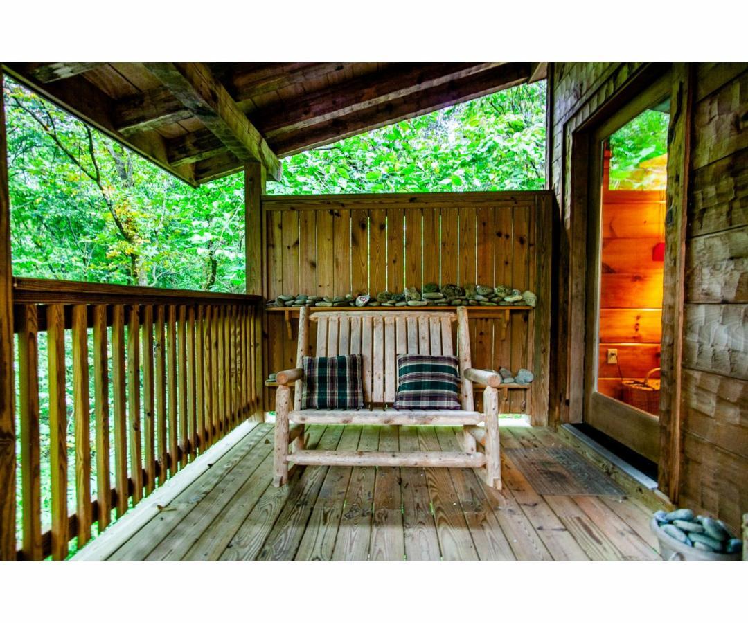 Peekaboo With Hot Tub, Pool Table, And Jacuzzi Villa Pigeon Forge Dış mekan fotoğraf