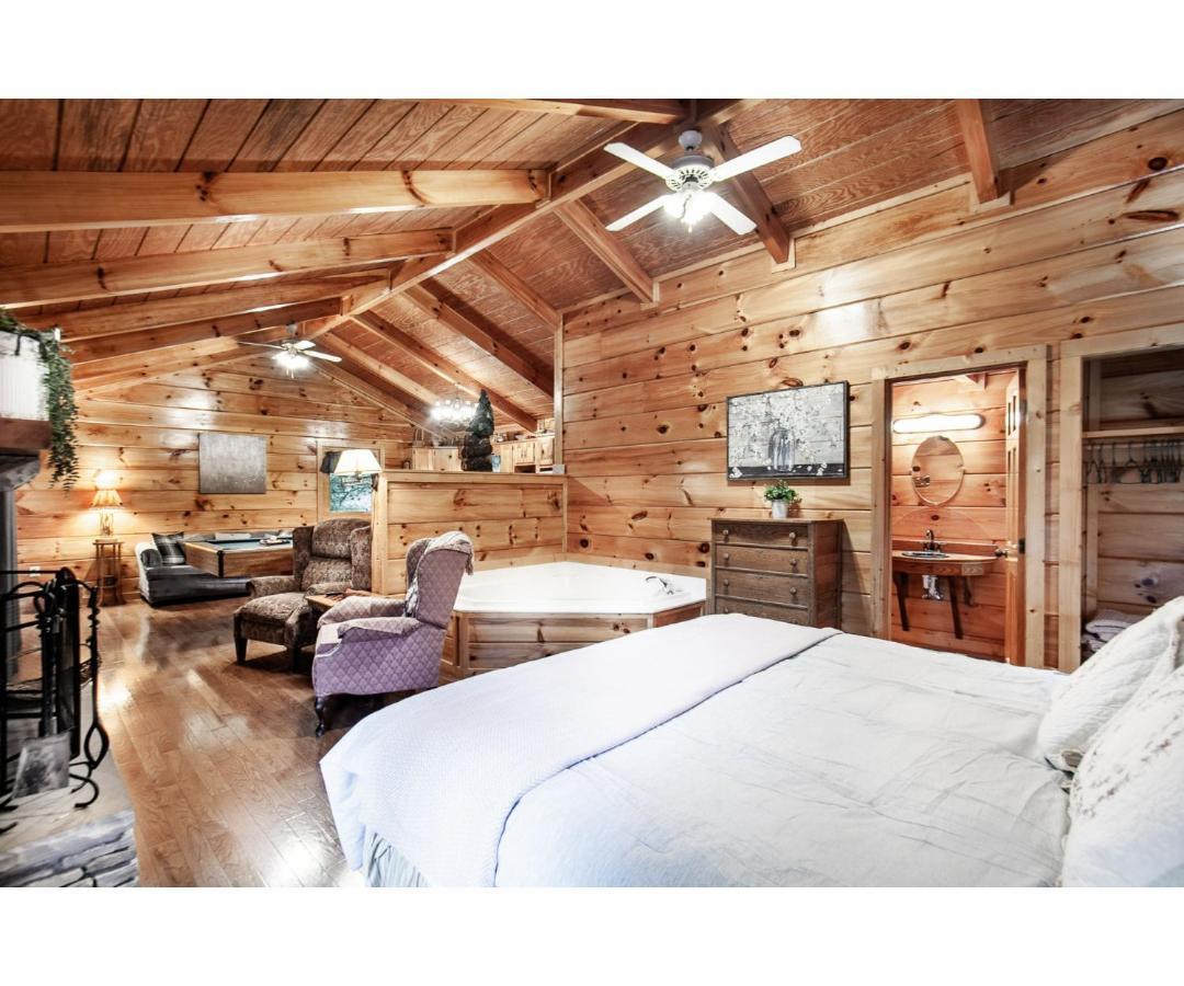 Peekaboo With Hot Tub, Pool Table, And Jacuzzi Villa Pigeon Forge Dış mekan fotoğraf