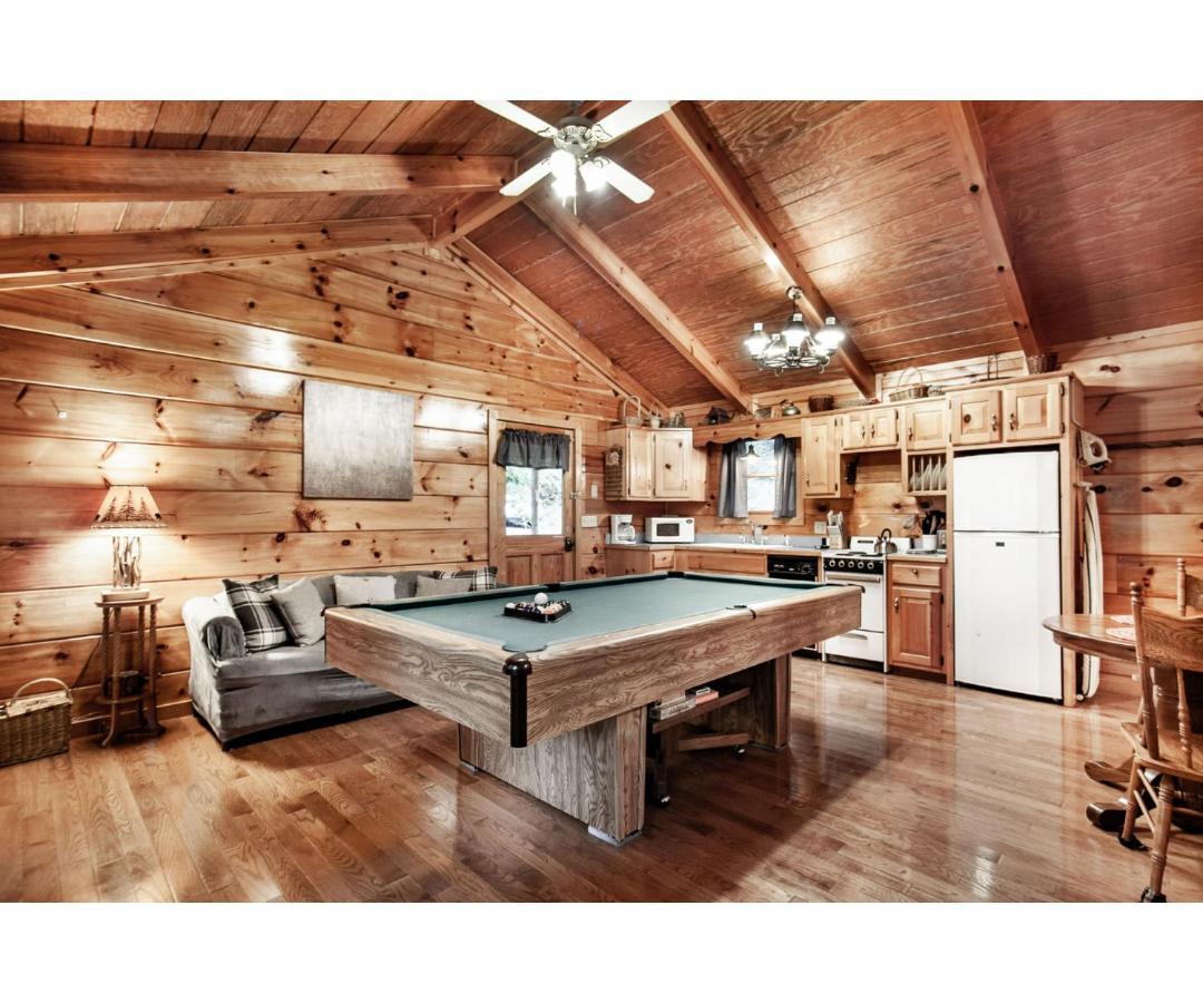Peekaboo With Hot Tub, Pool Table, And Jacuzzi Villa Pigeon Forge Dış mekan fotoğraf
