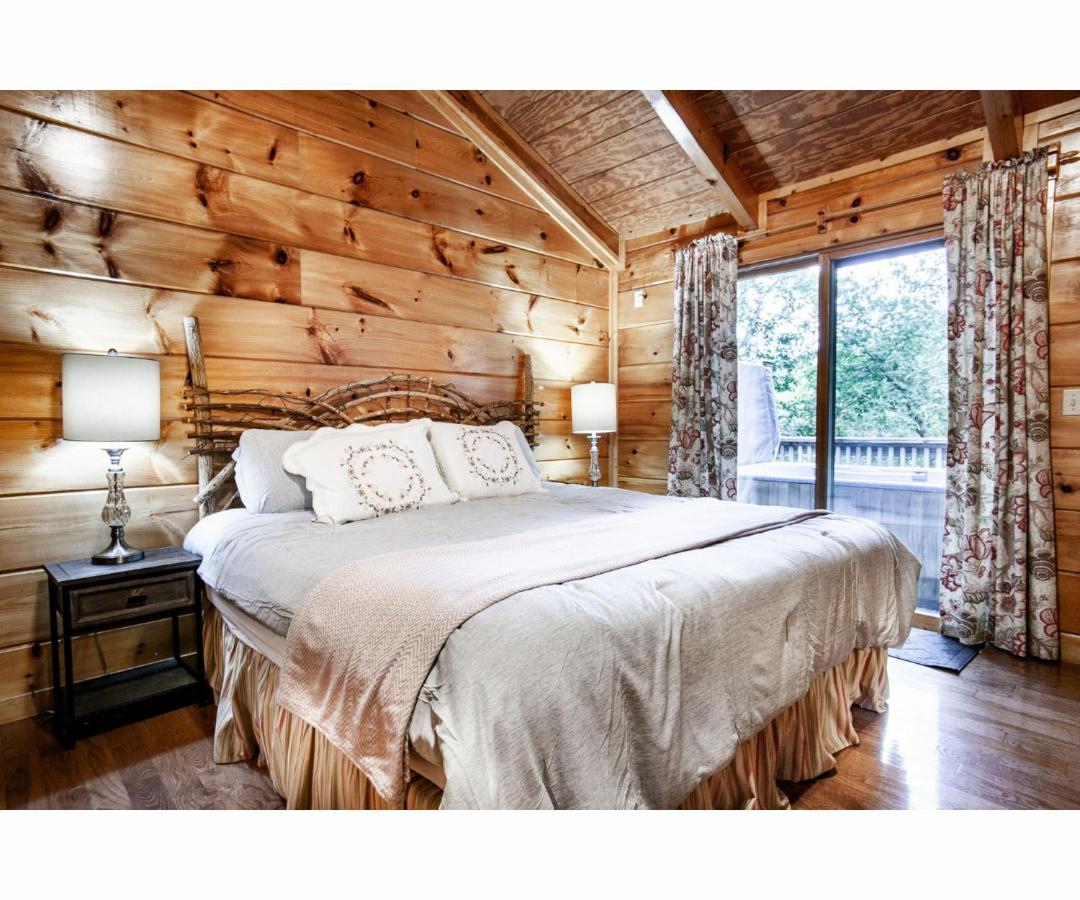 Peekaboo With Hot Tub, Pool Table, And Jacuzzi Villa Pigeon Forge Dış mekan fotoğraf