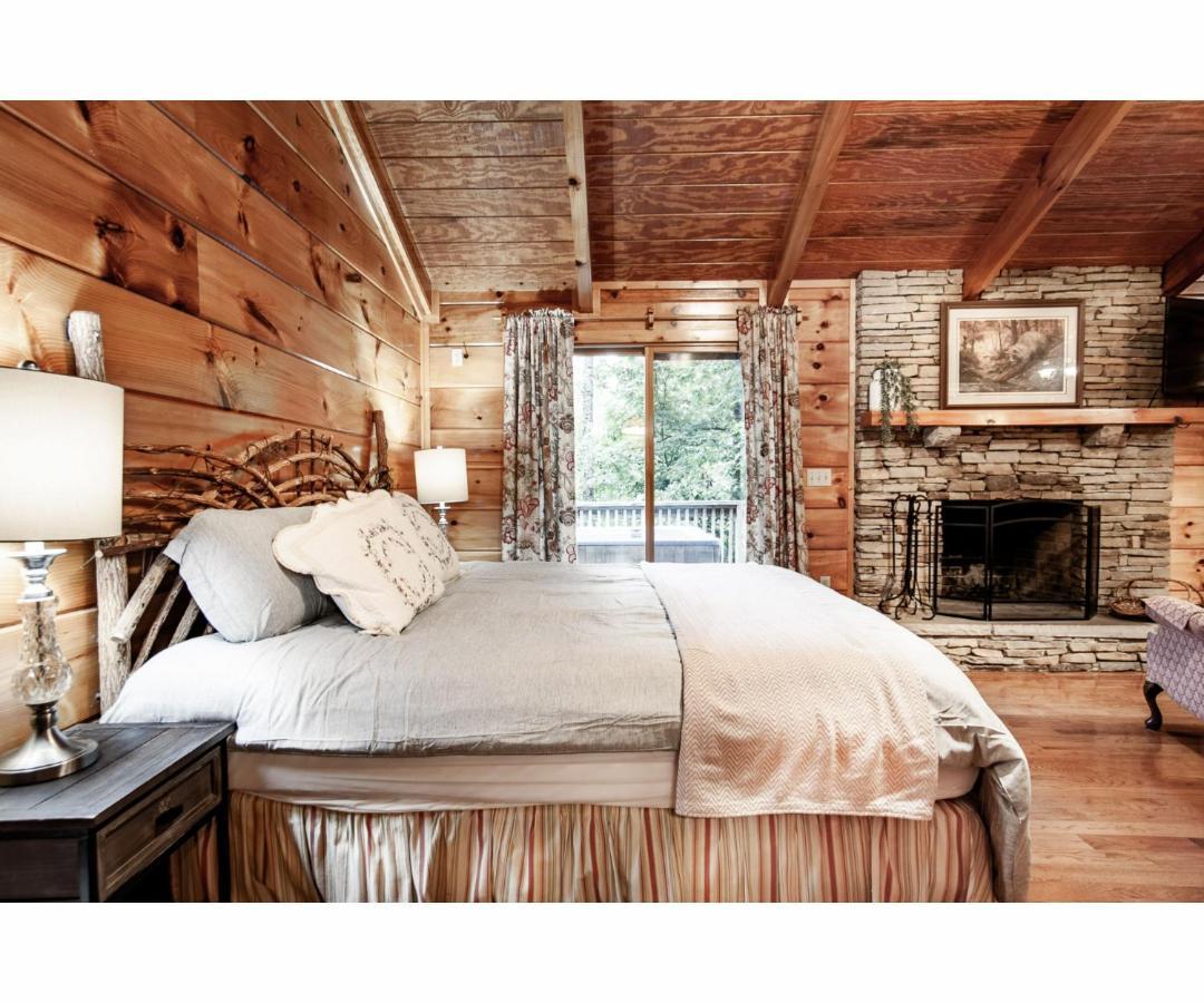 Peekaboo With Hot Tub, Pool Table, And Jacuzzi Villa Pigeon Forge Dış mekan fotoğraf