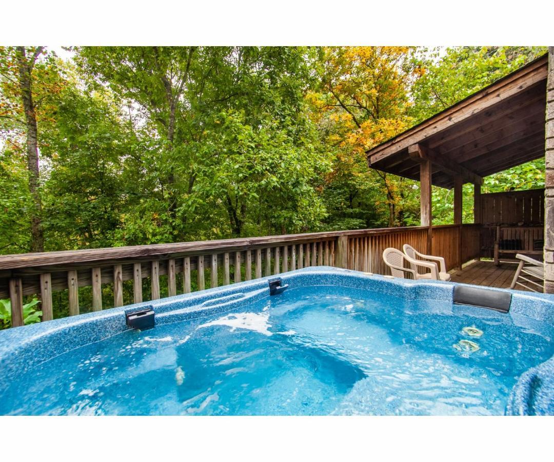 Peekaboo With Hot Tub, Pool Table, And Jacuzzi Villa Pigeon Forge Dış mekan fotoğraf