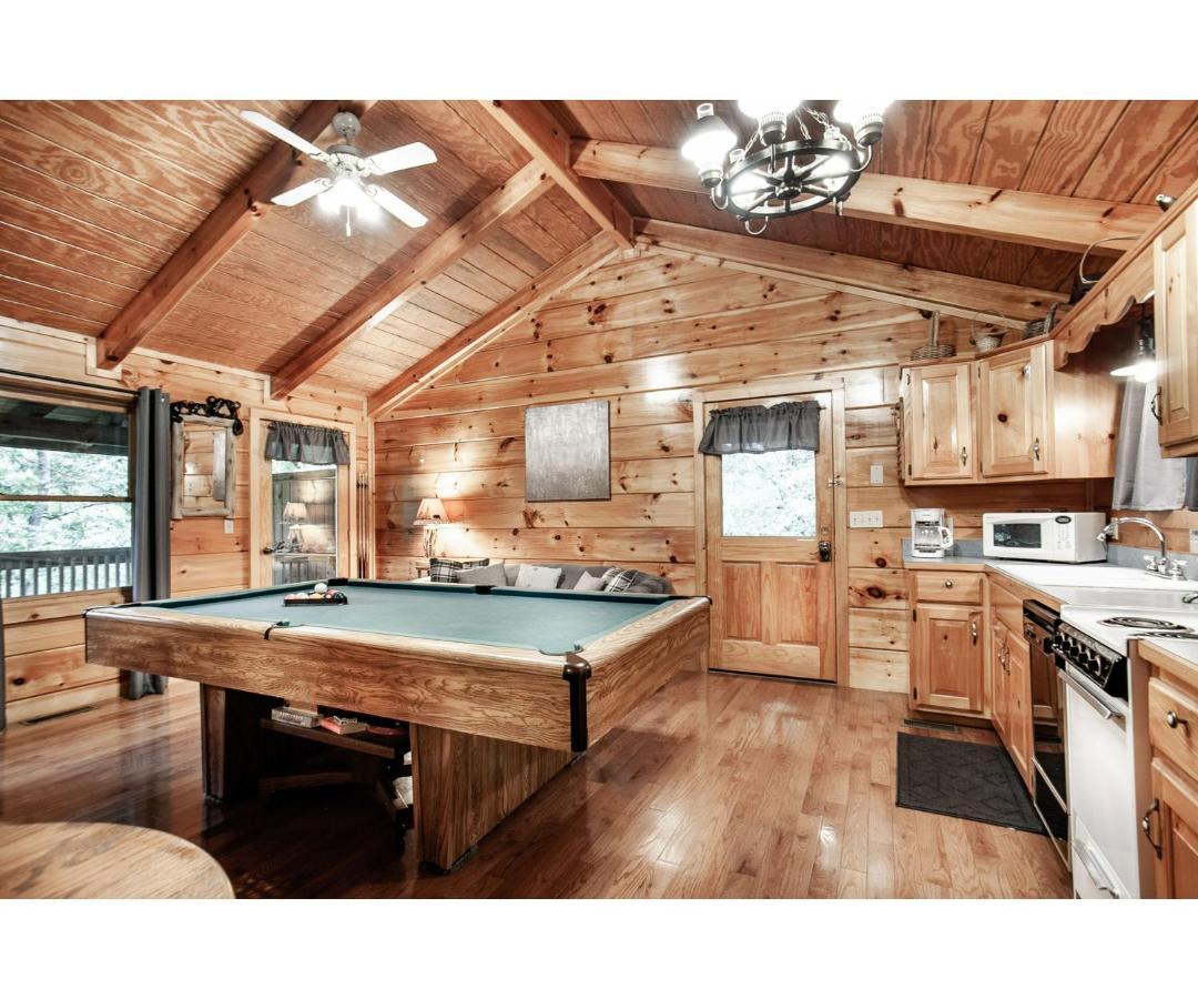 Peekaboo With Hot Tub, Pool Table, And Jacuzzi Villa Pigeon Forge Dış mekan fotoğraf